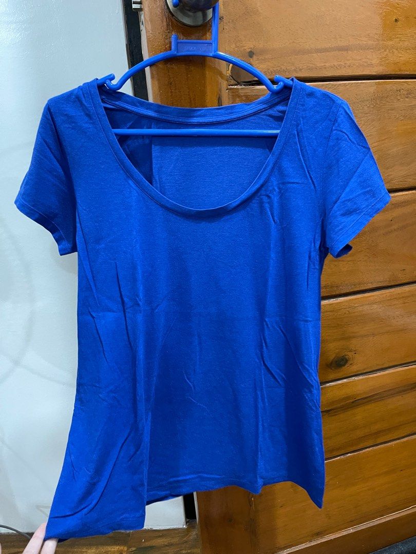 Uniqlo Plain Blue Shirt S (Category: Shirts) located in Lucena. Submitted by rdct_ (Listing ID 1217530495, Image 2). Description: Uniqlo Plain Blue Shirt Size Small .