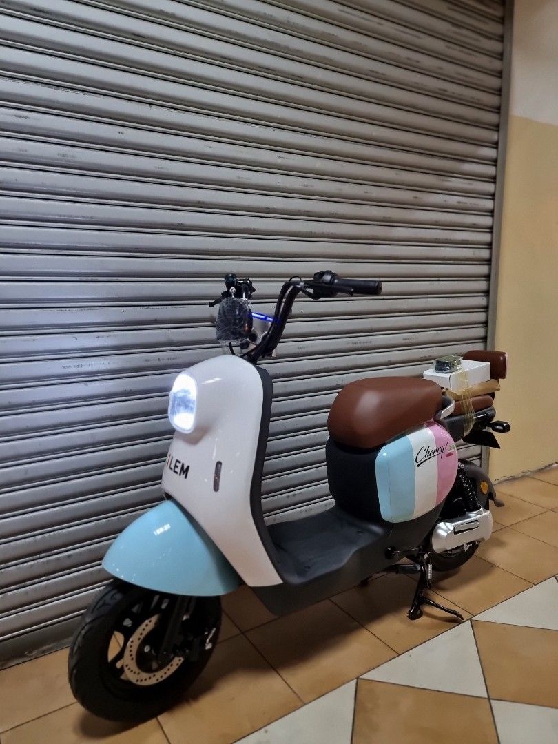 Vespa e bike sale
