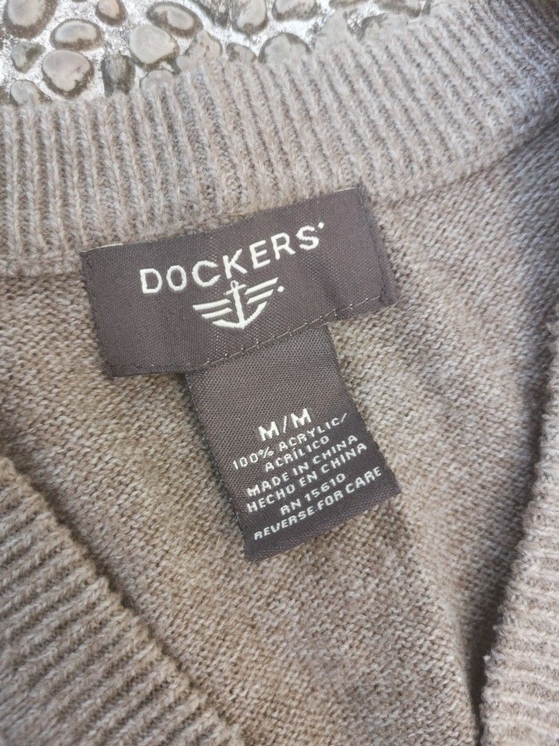Vintage Dockers Argyle Knit Vest (Category: Vests) located in Quezon City. Submitted by though.bare (Listing ID 1217534808, Image 3). Description: Fits M-L for Men In good condition, no major issues Listings not marked sold/reserved are available for purchase Feel free to send me a DM for inquiries! Payment thru GCash only These are preloved/used items, manage expectations. Visit my profile for more pieces!.