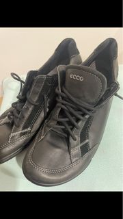 Woman’s shoes