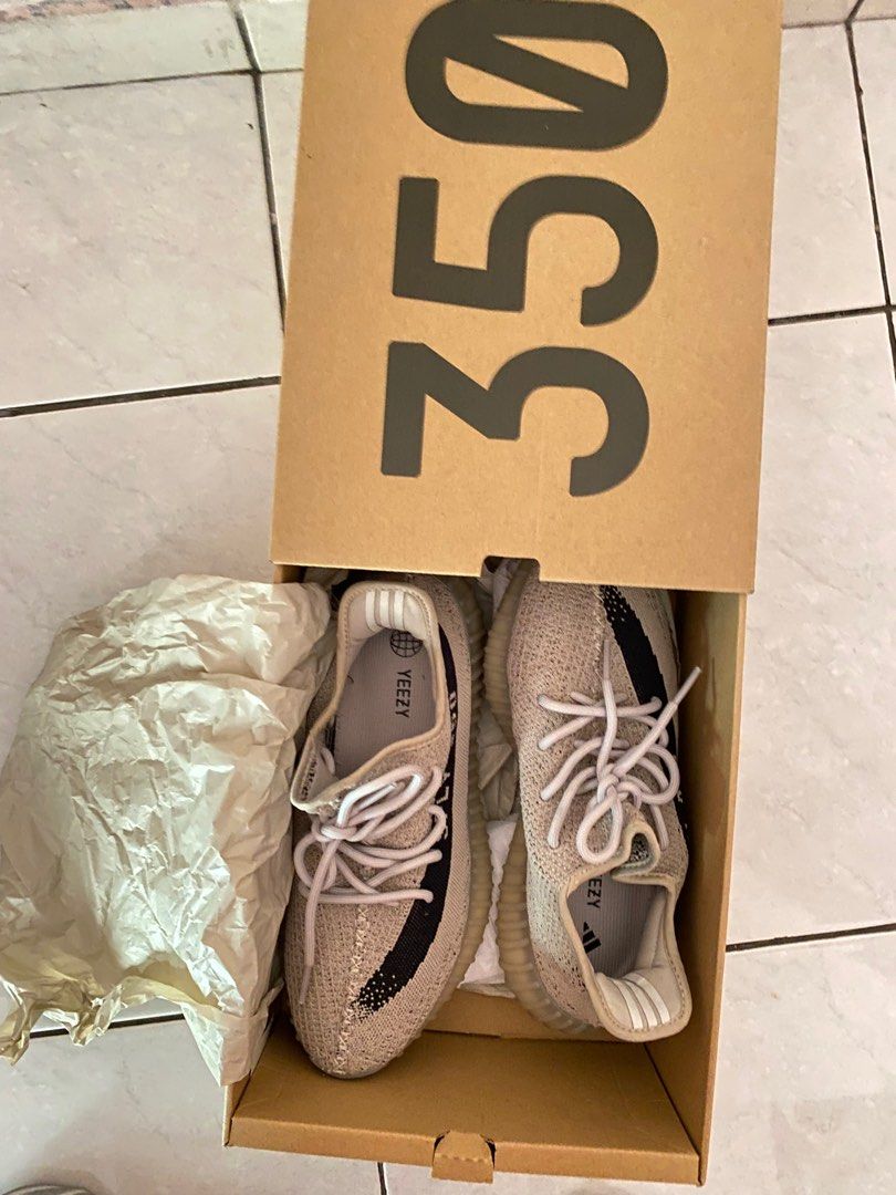 Yeezy boost 350 V2 size US 9, Fesyen Pria, Sepatu , Sneakers di Carousell