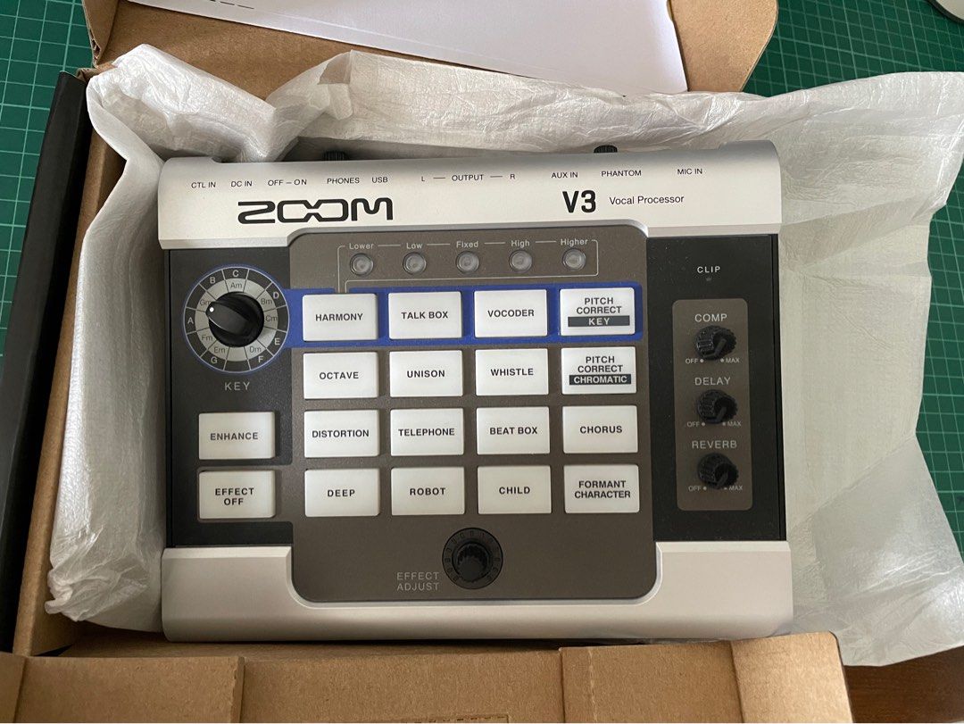 Zoom V3 Multieffects Vocal Processor, Hobbies & Toys, Music & Media