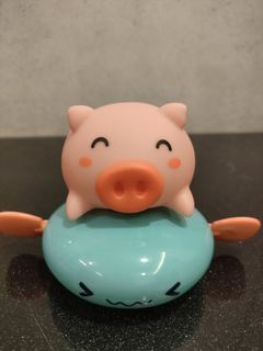 寶寶小豬滑水噴水戲水洗澡玩具 安撫發條滑水玩具
