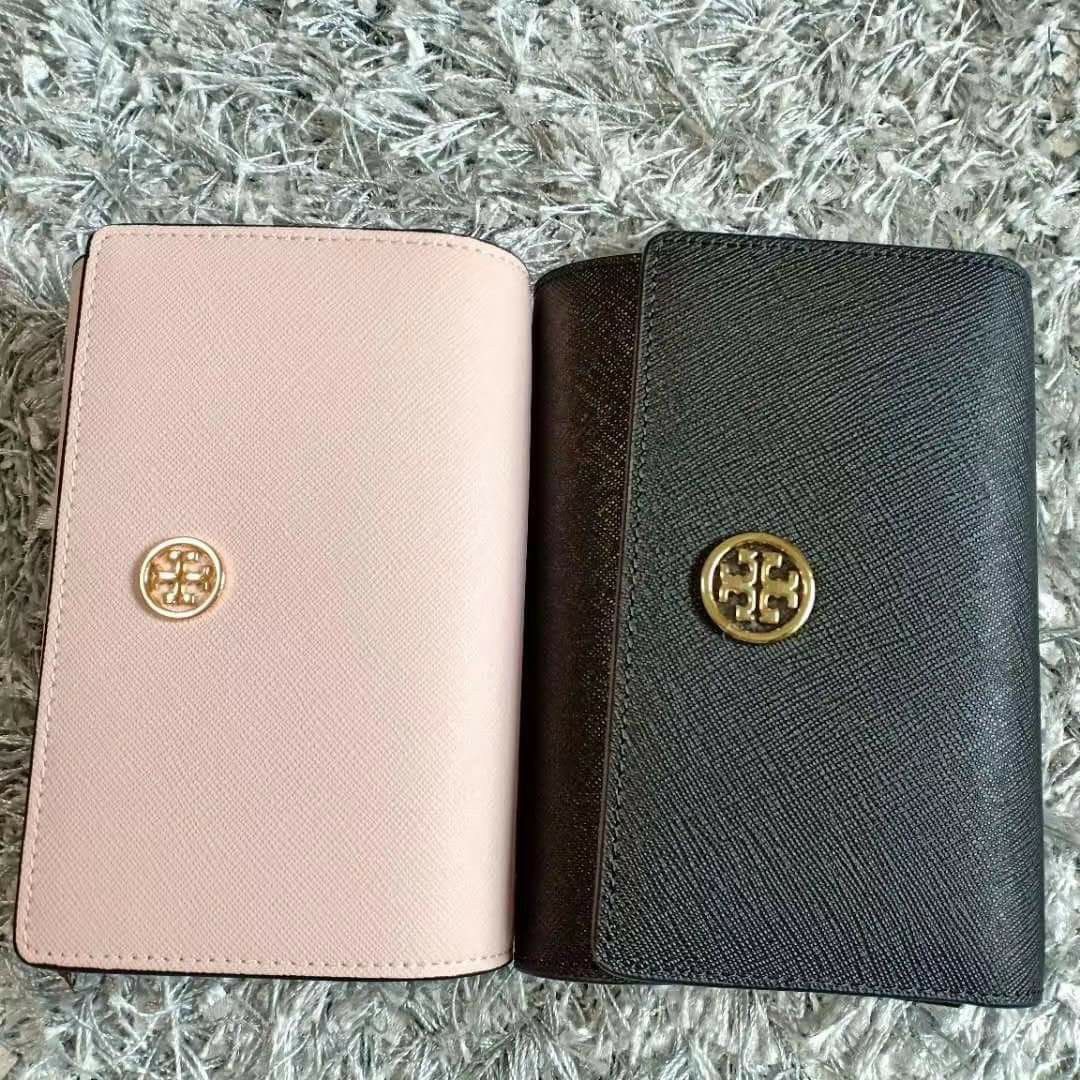 🇺🇲 Authentic Tory Burch Wallet (Category: Luxury Bags & Wallets) located in Santa Cruz. Submitted by janelovebagswatchesshoesph (Listing ID 1217734157, Image 1). Description: .