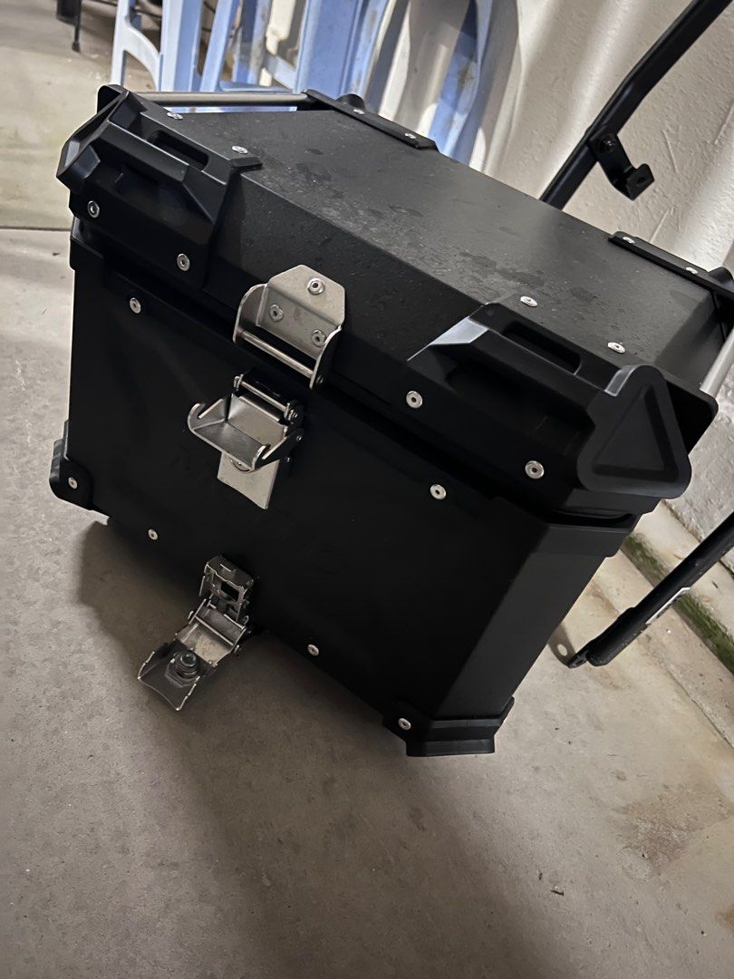 Aerox v2 box, Motorcycles, Motorcycle Accessories on Carousell