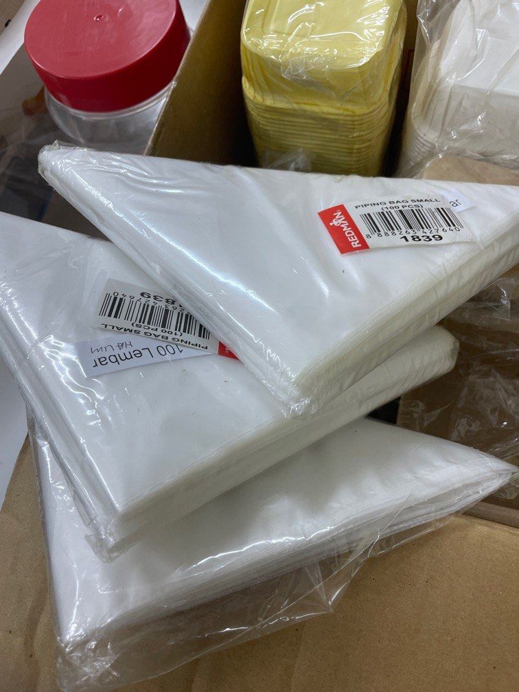 Assorted items (Category: Bakeware) located in Singapore. Submitted by tan.a.alia (Listing ID 1217629843, Image 3). Description: Comes with - 300 muffin/bun non stick cups, - Wilton cake leveler - 3 packs of piping bag .
