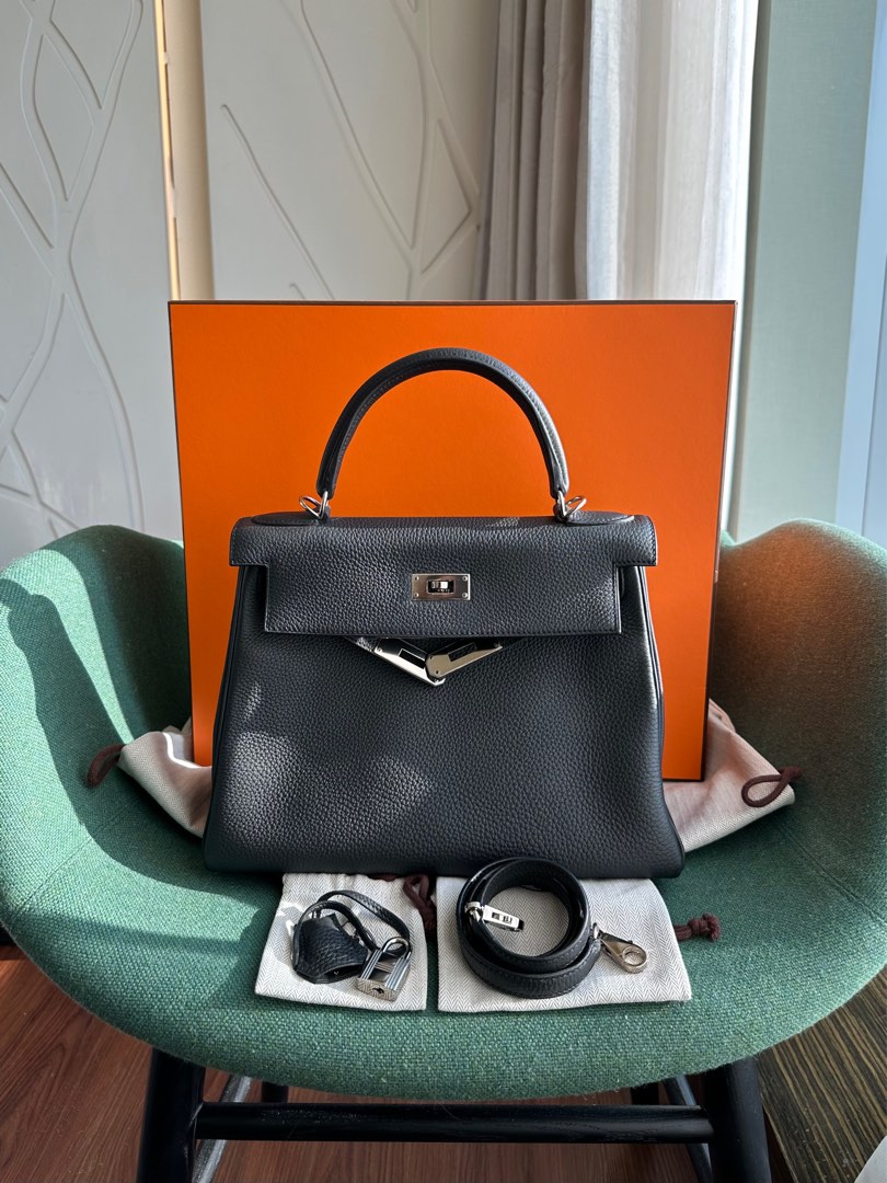 Hermes Kelly 28 Au Trot Malachite Turquoise + Black Handle Togo