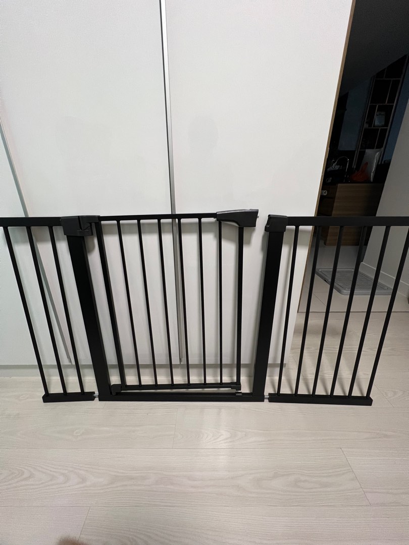 Baby gate black metal, Furniture & Home Living, Security & Locks