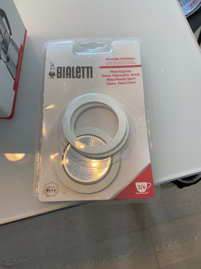 Bialetti moka pot 4 cups size, 傢俬＆家居, 廚具和餐具, 其他廚具和餐具 Carousell
