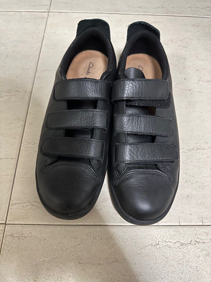 clarks black flat shoes