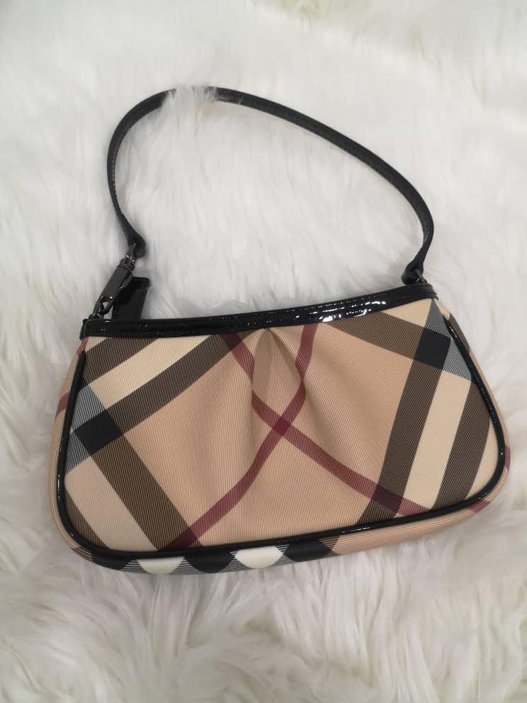 Burberry Bag (23x12cm), Women's Fashion, Bags & Wallets, Shoulder Bags on  Carousell