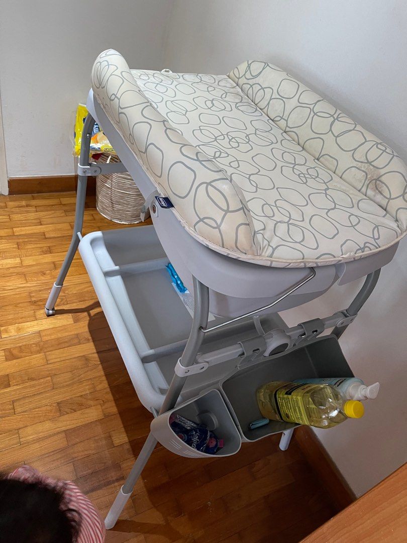 Chicco changing table cum bath tub, Babies & Kids, Baby Nursery & Kids