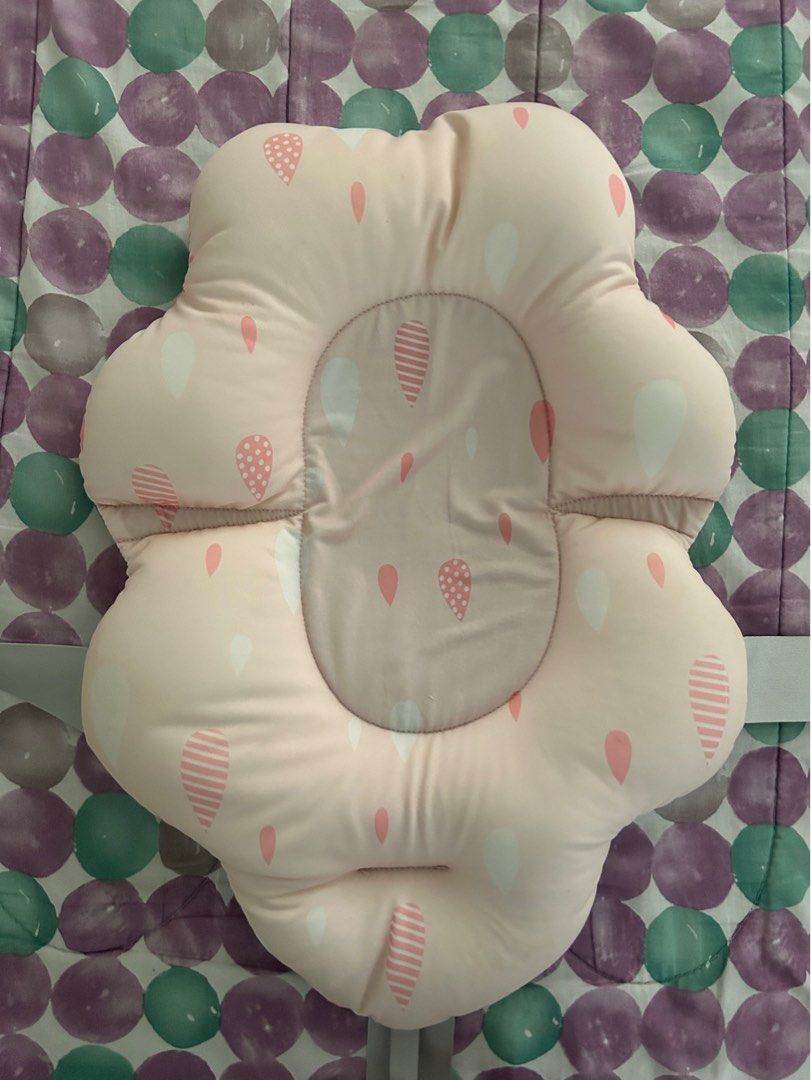 Cocolala Baby bath cushion/foam (Category: Other Baby Bathing & Changing Needs) located in Quezon City. Submitted by docmdeclutters (Listing ID 1217673628, Image 1). Description: Used for only less than 1 month No flaws Cocolala brand .