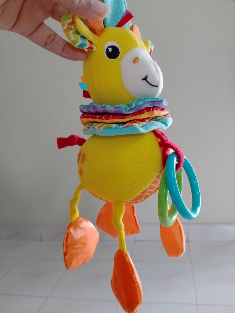Infantino hug and 2025 tug musical giraffe