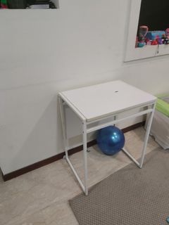 (Category: ) located in . Submitted by clearingwardrobesg (Listing ID 1217796609, Image 1). Description: .