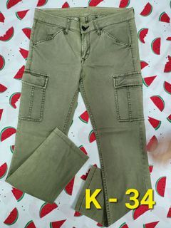K34 Uniqlo Army Green Cargo Button Pants