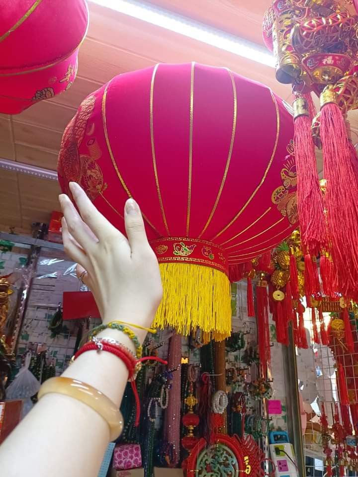 Lantern umbrella style (Category: Other Home Decor) located in Manila. Submitted by delynonlineshopping_ (Listing ID 1217737470, Image 3). Description: Sobra big size Tela lantern umbrella style Chinese lantern pangsabit Good luck, prosperity Water proof.