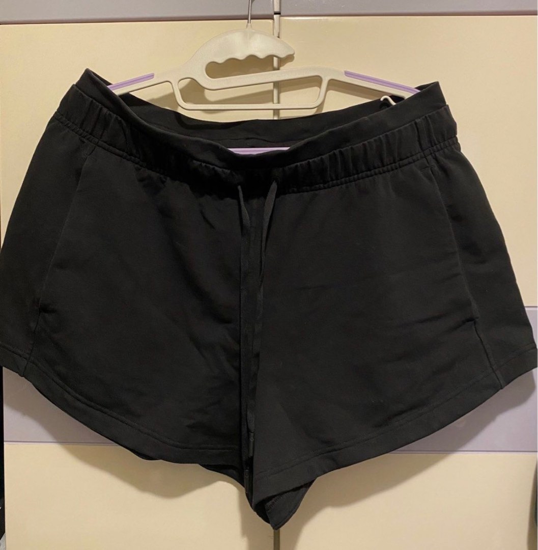 原價480! Size 6 Lululemon in movement high rise short 2.5” fast dry yoga  short everlux fabric same as wunder train high rise tight fabric  快乾物料瑜伽短褲Lululemon貼身短褲, 女裝, 運動服裝