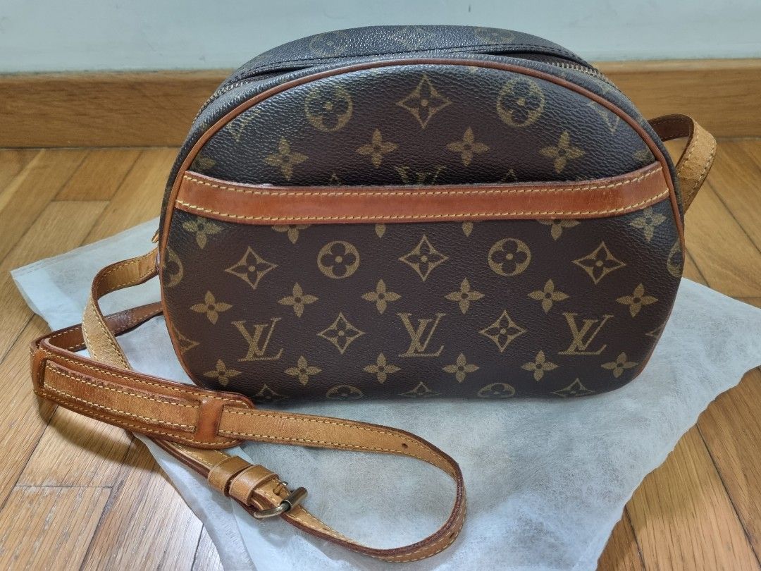 Louis Vuitton LV Vintage Blois Crossbody Bag, Luxury, Bags & Wallets on  Carousell