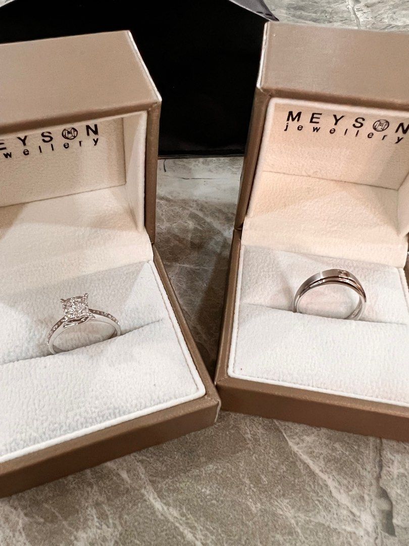 Meyson platinum ring top