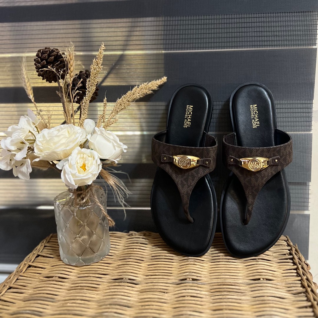 Michael kors best sale lulu thong sandals