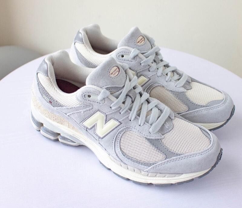 New balance 2002r concrete with calm taupe and slate grey sneakers, Men