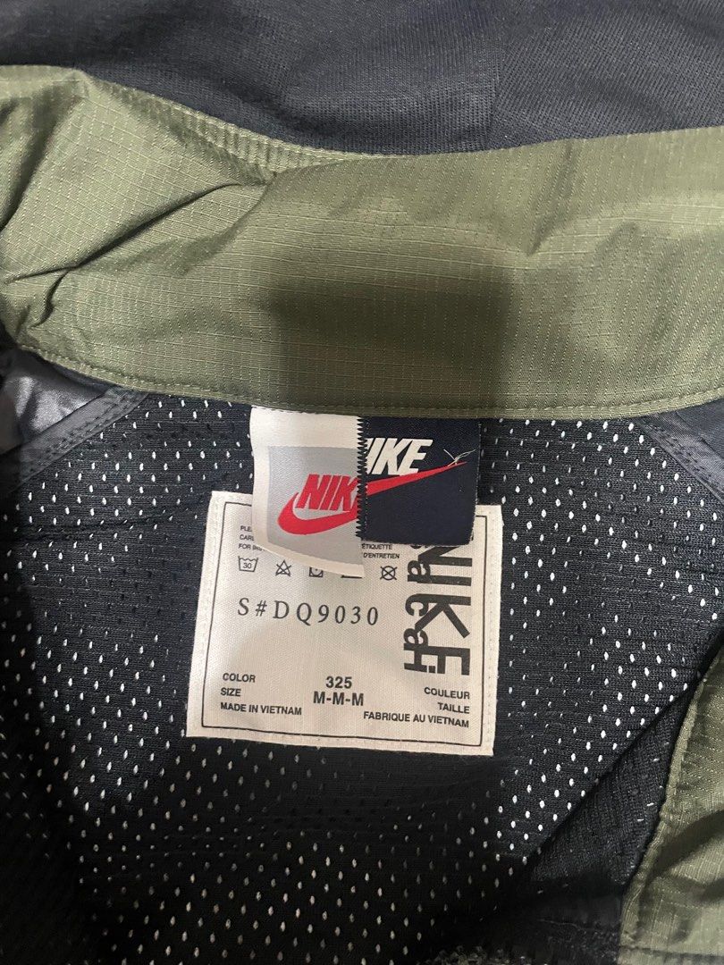 Nike + sacai jacket, 男裝, 外套及戶外衣服- Carousell