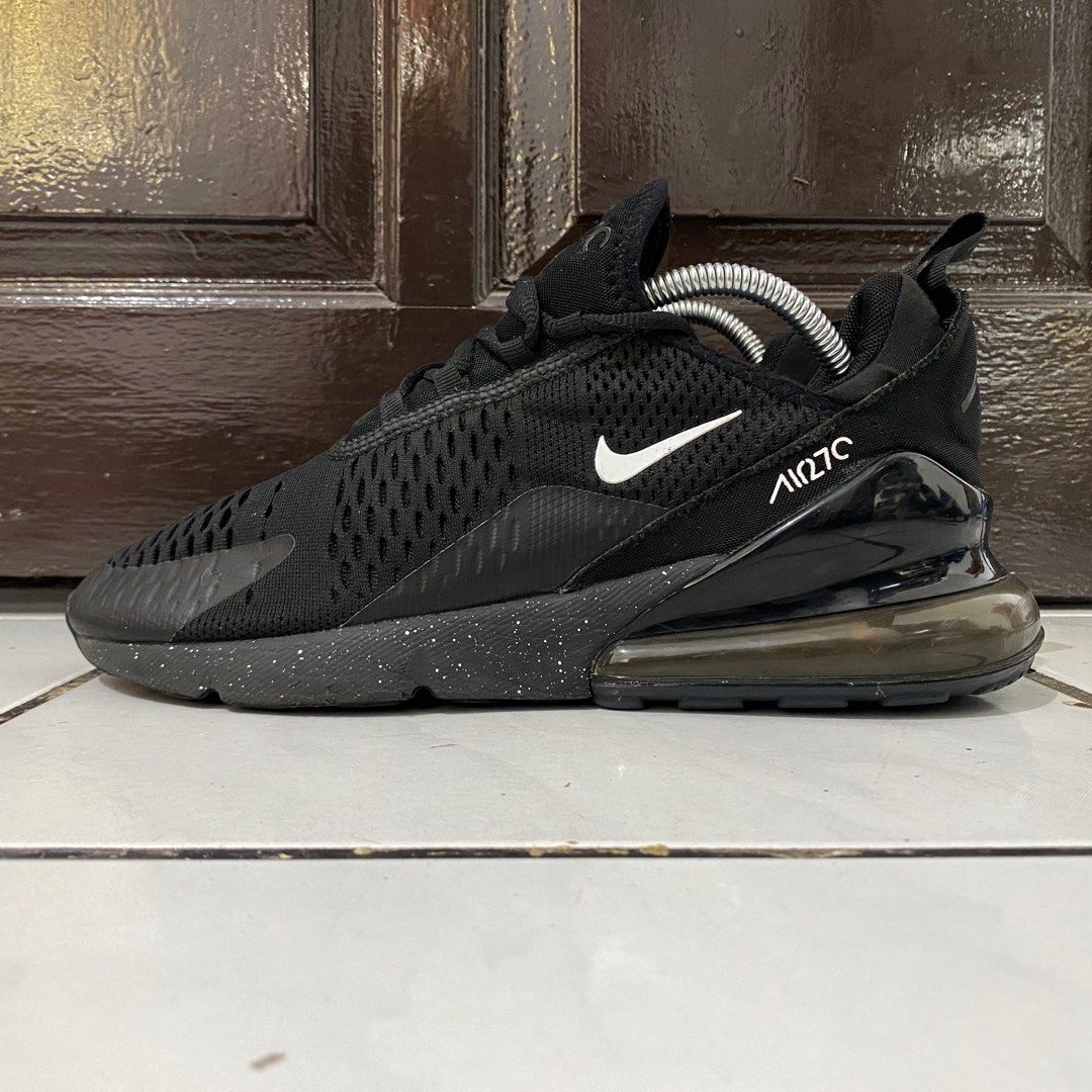 Nike Air Max 270 second import Fesyen Pria Sepatu Sneakers di Carousell