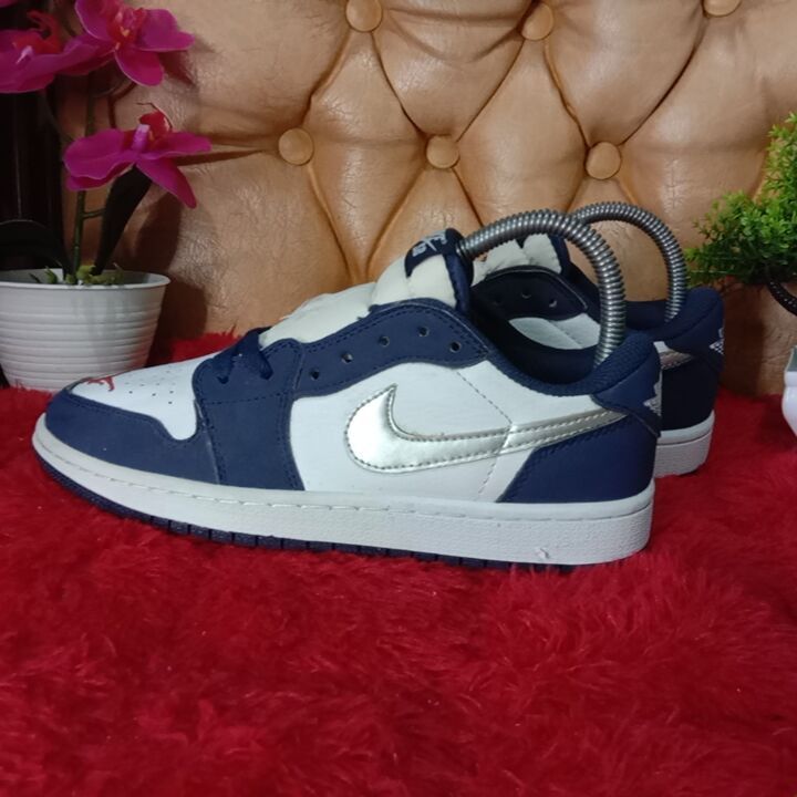 aj1 low midnight navy