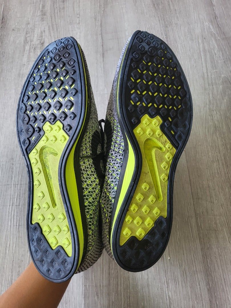 nike flyknit racer oreo volt
