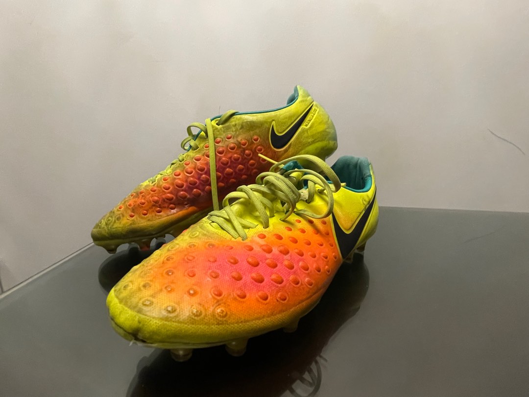 Nike Soccer Boots, Men's Fashion, Footwear, Boots on Carousell