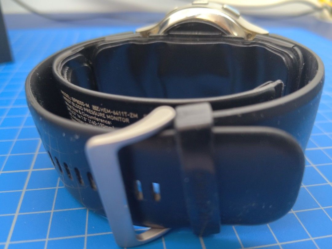Omron HeartGuide (BP8000M), 健康及營養食用品, 健康監測儀和體重秤 Carousell