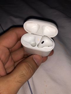 Original Apple Airpods — right pod only