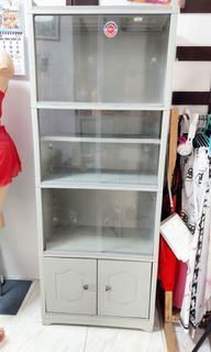 Pantry cabinet
