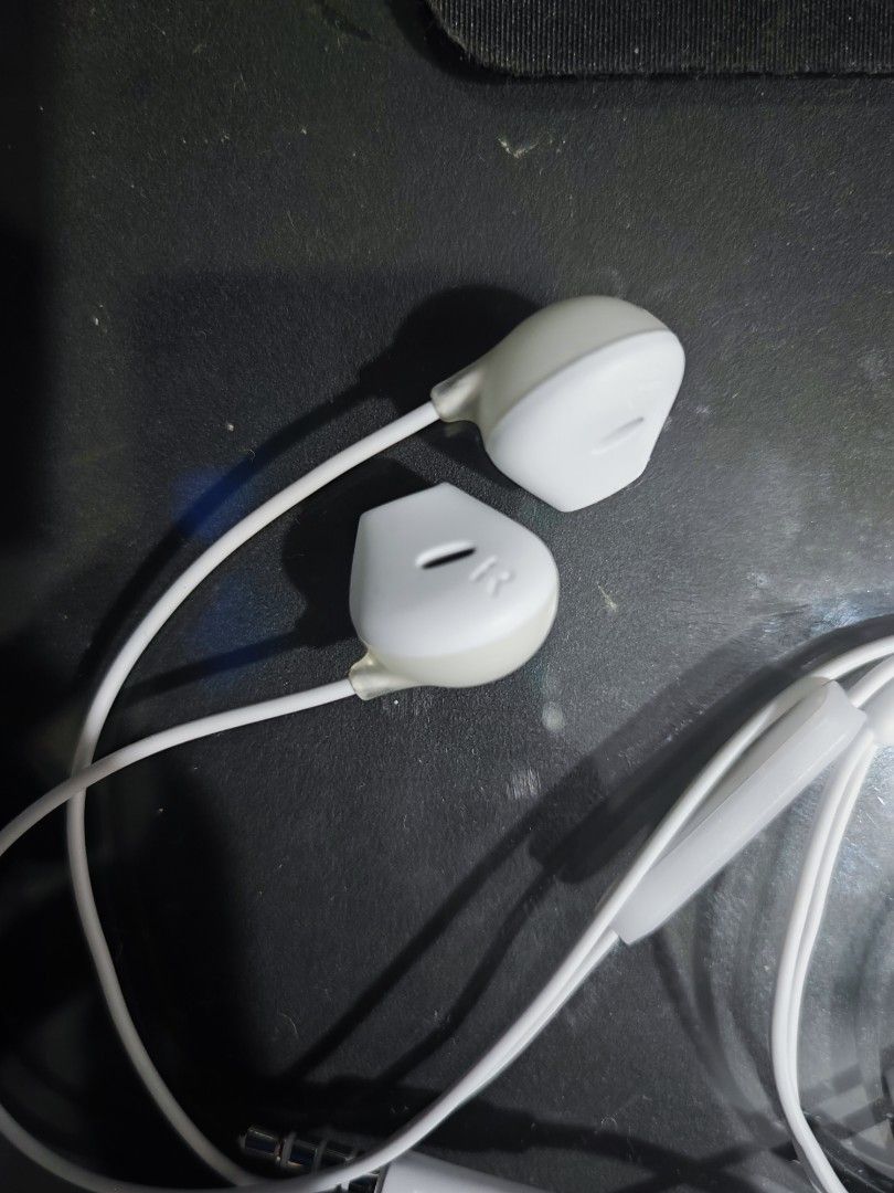 Philips earphone with mic SHE 2305 new no box