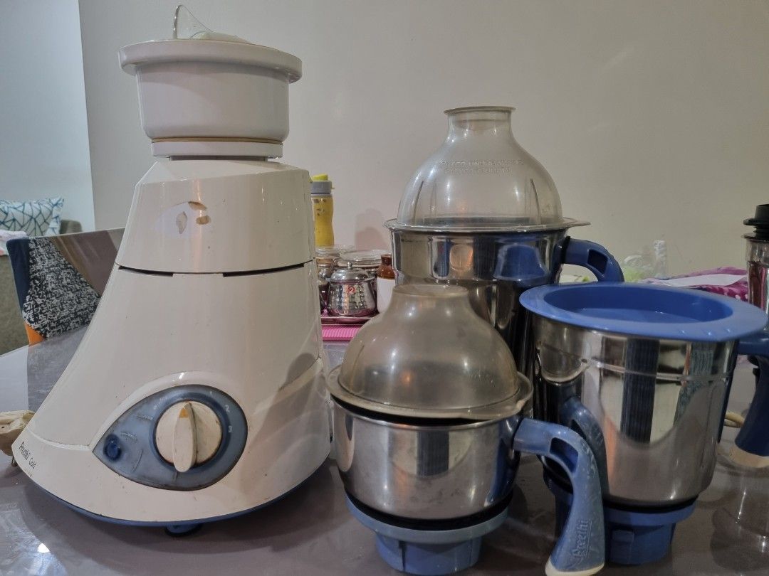 Preethi mixie w 4 Jars, TV & Home Appliances, Kitchen Appliances, Hand