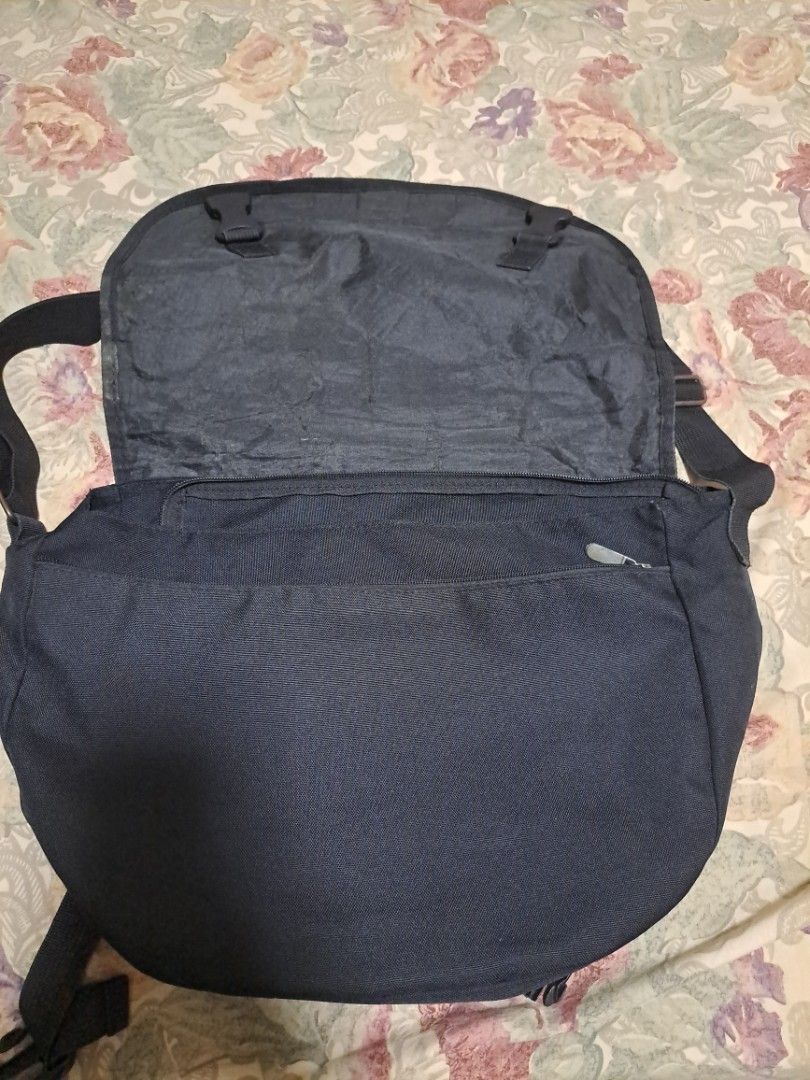 Pre-loved Hatsune Miku messenger bag (Category: Cross-body Bags) located in Makati City. Submitted by angelmetatron (Listing ID 216383776, Image 3). Description: Bought this from a local anime convention and it has been with me for about 3 years. The bag has two compartments with the main compartment could fit a 13" laptop. There's a slight damage on the image print but nothing a quick stitching could fix. Payment Options: - GCash - Paymaya - BPI
