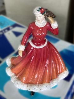 Royal Doulton Winter Fun Pretty Ladies Figurine - HN5258 皇室貴族陶瓷公仔