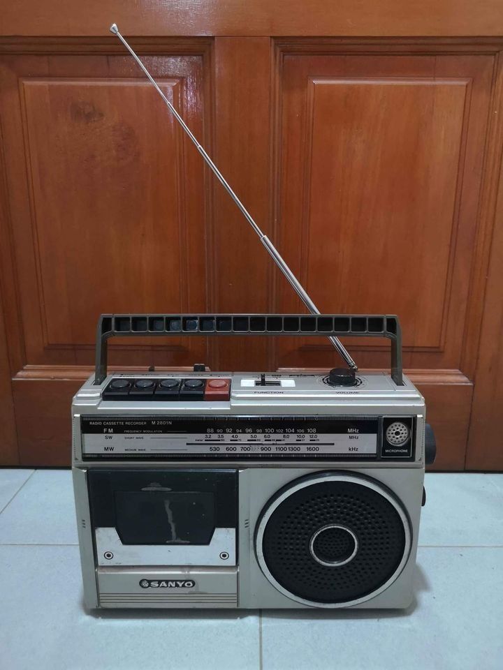 Sanyo Vintage radio cassette, Hobbies & Toys, Collectibles & Memorabilia,  Vintage Collectibles on Carousell