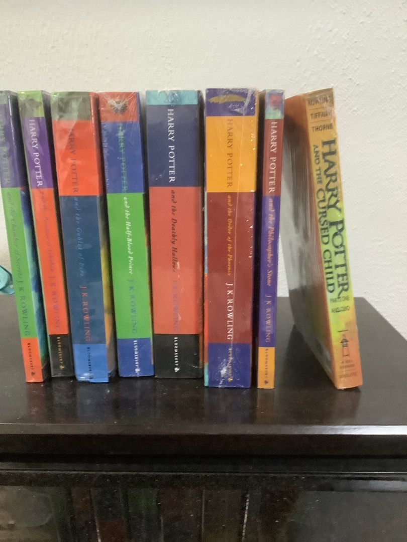 SELLING HARRY POTTER SET on Carousell