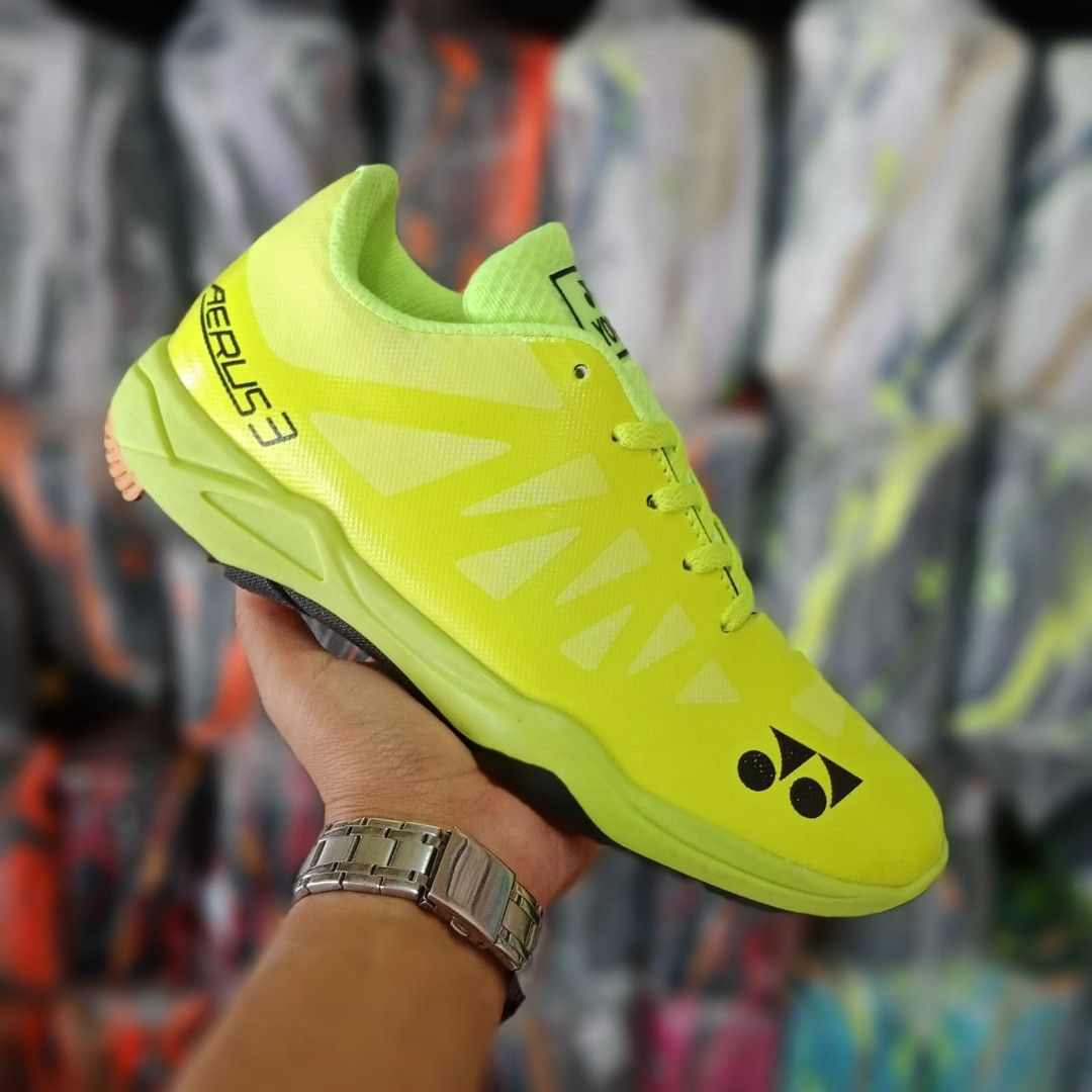 Sepatu hotsell yonex aerus