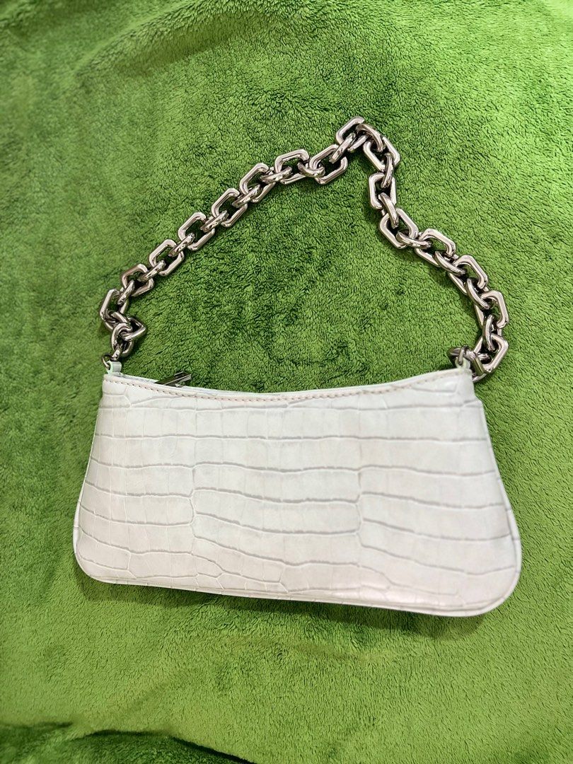 Shoulder Bag (Category: Shoulder Bags) located in Lapu-Lapu City. Submitted by MeWears (Listing ID 1217694496, Image 1). Description: RFS: Decluterring Condition: 10/10.