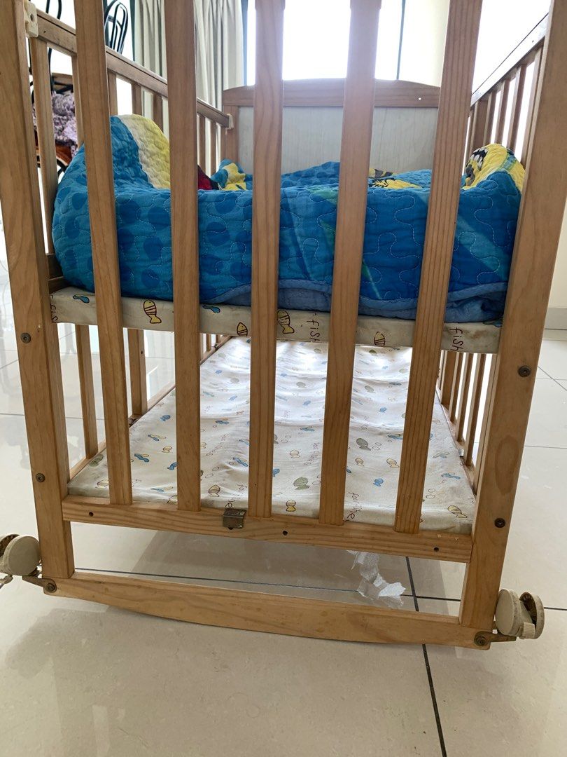 Mee mee hot sale wooden cradle