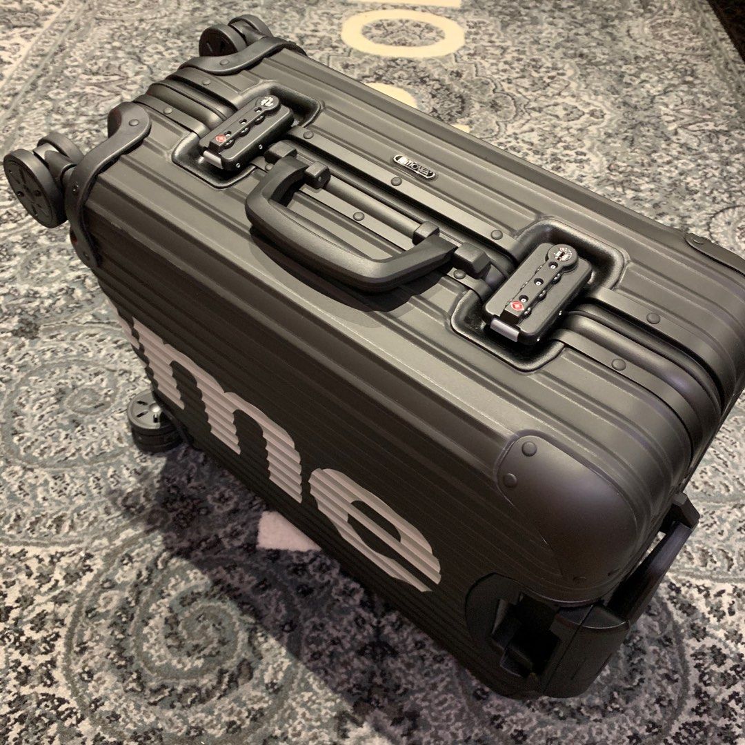 Supreme x Rimowa Topas Multiwheel 45L red and black 行李箱, 名牌