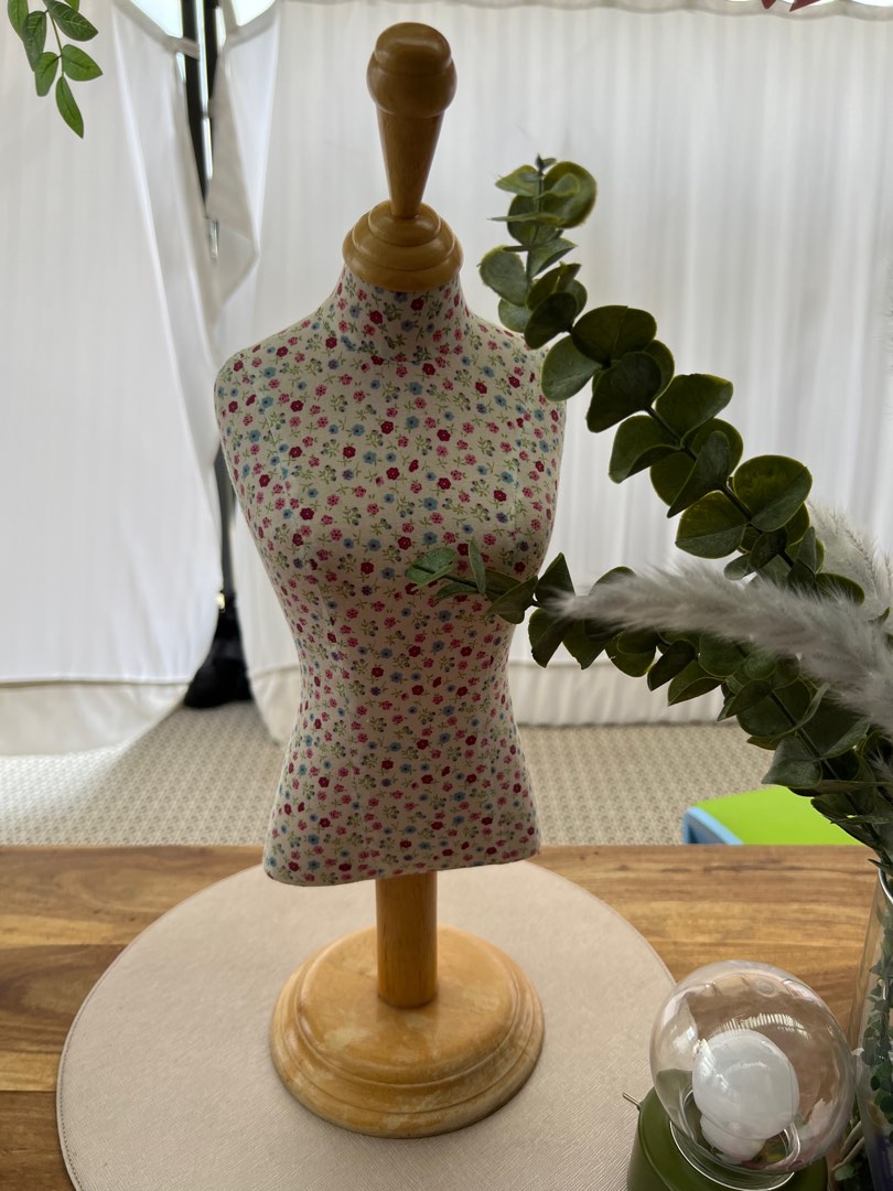 Table Top Jewellery Display Mannequin, Hobbies & Toys, Stationery & Craft, Craft Supplies