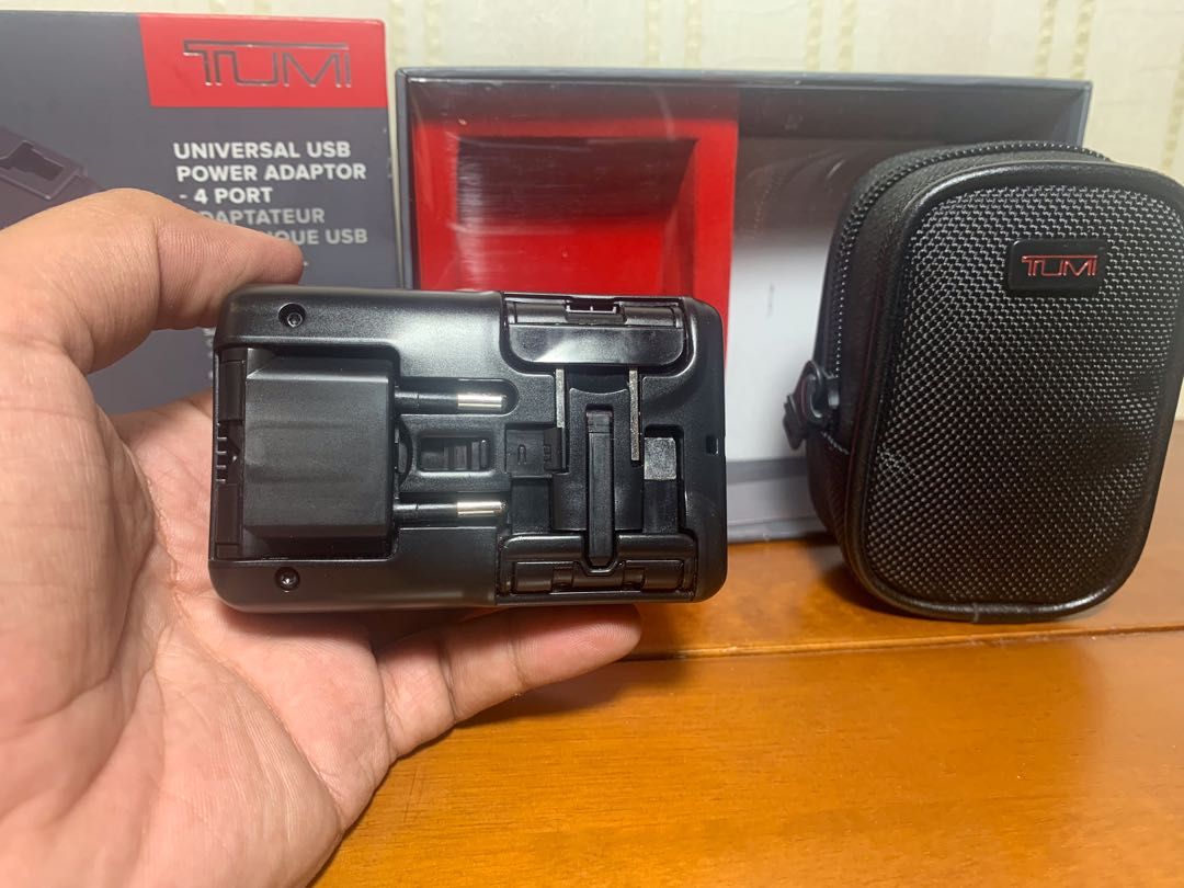 Tumi Universal USB Power Adapter 4 Port, Barang Mewah, Aksesoris di