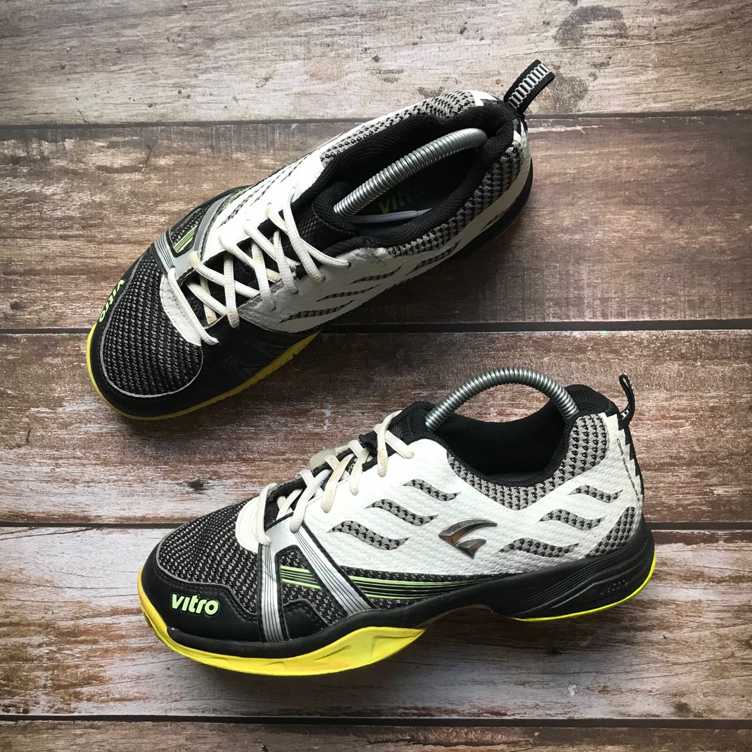 Vitro store badminton shoes