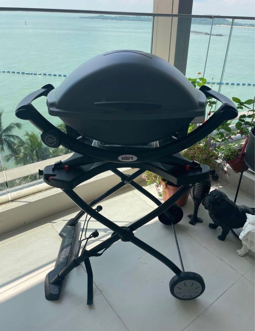 er 2400 electric grill ( lightly used), TV & Home Appliances