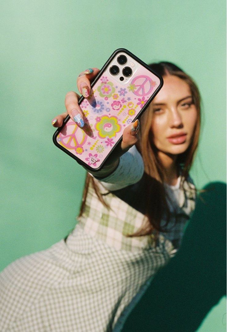 Wildflower Case Peace n’ Luv (iPhone 11) (Category: Cases & Sleeves) located in Marikina City. Submitted by reset.closet (Listing ID 1217789154, Image 2). Description: Price is NON-NEGOTIABLE 💞 Rfs: grew out of it (the design) Such a cute case for the girly girls ✌🏻 Mop: gcash, unionbank, bpi Buyer shoulders delivery Inclusion: case and box.
