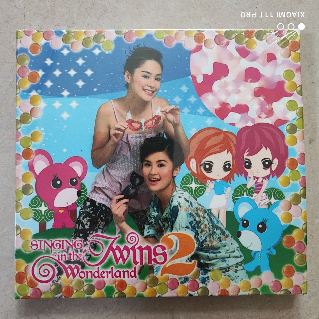 TWINS Ho Hoo Tan Version 2 CD+DVD 香港盤 2 TWINS Ho Hoo Tan Version 2 CD+DVD 香港盤 2 Twins Ho Hoo Tan